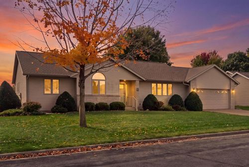 932 Garden Place, Onalaska, WI, 54650 | Card Image