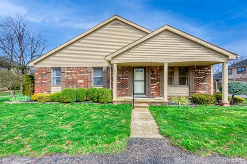 8707 Forest Ct, Warren, MI, 48093-5510 | Card Image