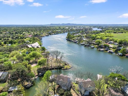 1332 S Lakeside Dr, Burnet, TX, 78611-5429 | Card Image