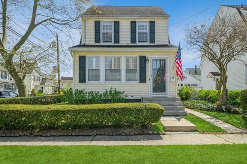 92 Cornell St, Williston Park, NY, 11596-1843 | Card Image