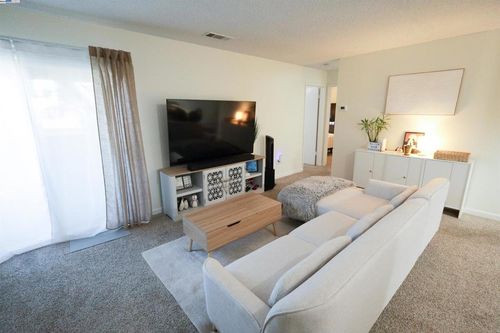 e-480 Cherry Ln, Manteca, CA, 95337-7308 | Card Image