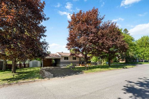 933 Kincaid Crt, Ottawa, ON, K1V6N7 | Card Image