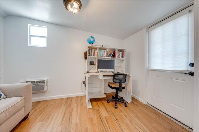 Den | Image 30