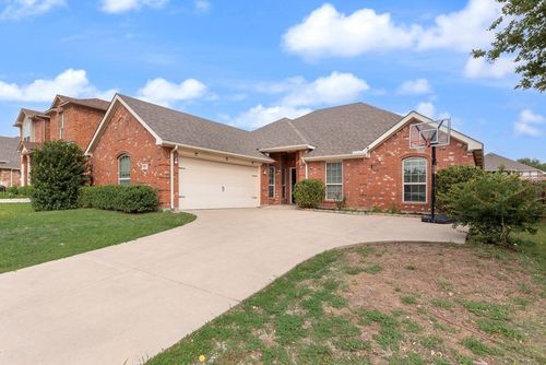 1517 White Willow Ln, Arlington, TX, 76002-4625 | Card Image
