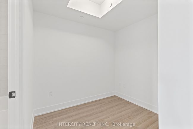 228 - 2075 King Rd, Condo with 2 bedrooms, 2 bathrooms and null parking in King City ON | Image 11