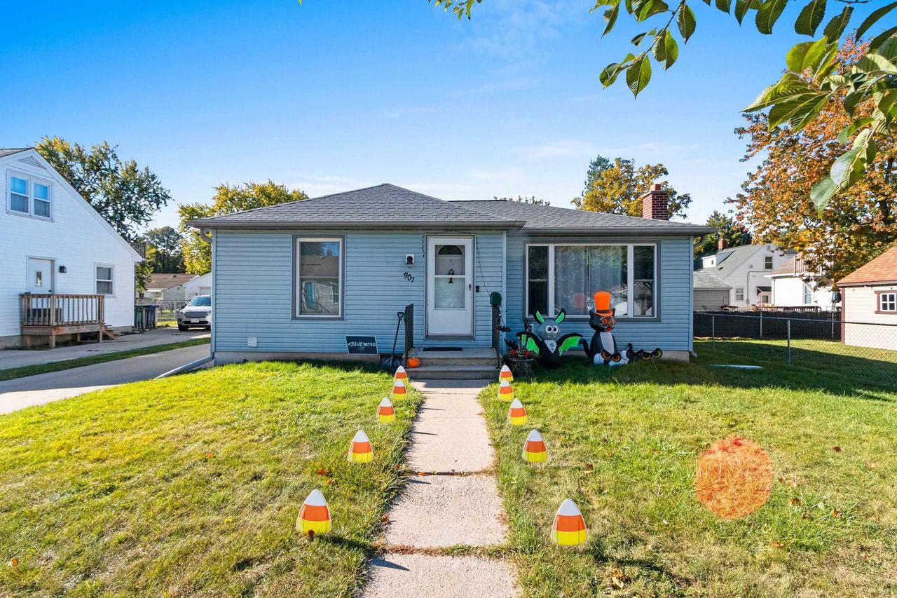 Roscoe St, Green Bay, WI 54304