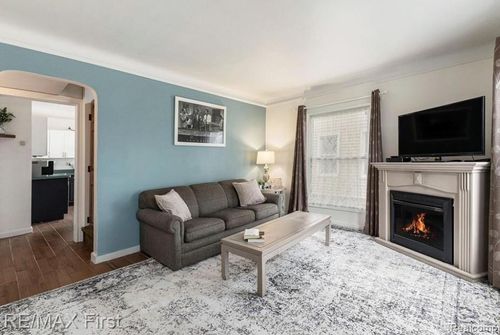 2217 E 10 Mile Rd, Royal Oak, MI, 48067-3535 | Card Image