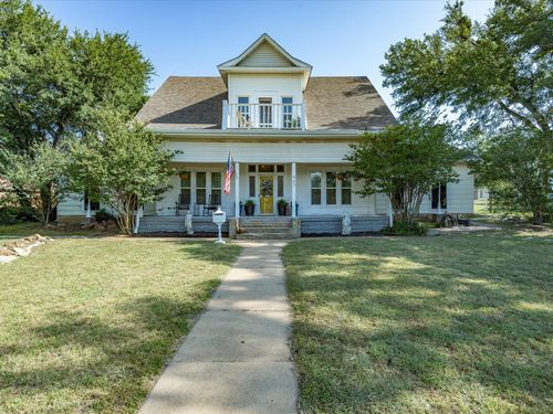 907 4th St, Graham, TX, 76450-3115 | Card Image