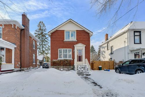32 Livingston Ave, Kingston, ON, K7L4L2 | Card Image