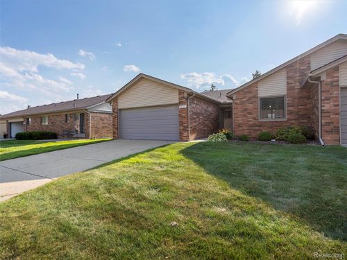 32721 Stoneybrook Ln, Fraser, MI, 48026-4713 | Card Image
