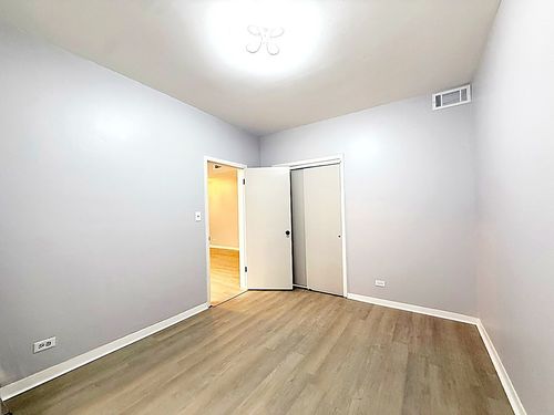 2d-902 W Margate Ter, Chicago, IL, 60640-3823 | Card Image