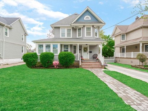 28 Union Pl, Hempstead, NY, 11550-1408 | Card Image
