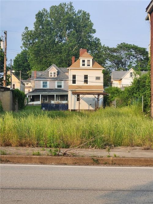 546 3rd Ave, New Kensington, PA, 15068-6502 | Card Image