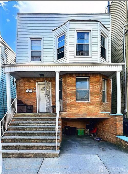 32 E 15th St, Bayonne, NJ, 07002-3538 | Card Image