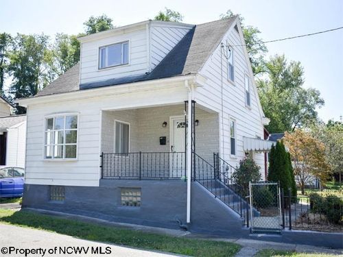 15 Trump Ave, Uniontown, PA, 15401-5312 | Card Image