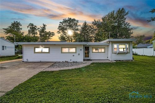 228 Lester Ave, Northwood, OH, 43619-1516 | Card Image