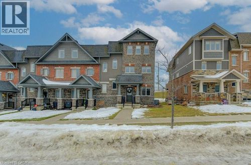 31 Eliza Avenue, Kitchener, ON, N2E0G2 | Card Image