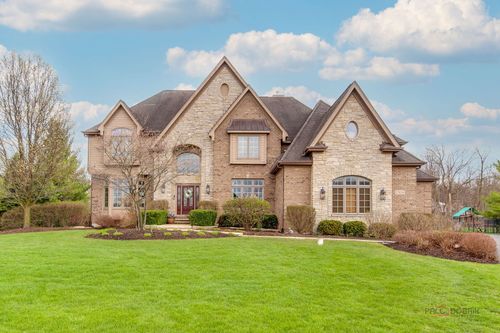 37W209 Deer Pond Ct, St. Charles, IL, 60175-7955 | Card Image
