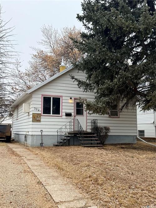 392 9th Ave Nw, Swift Current, SK, S9H1A9 | Card Image