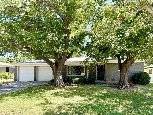 3912 Shawnee Trl, Lake Worth, TX, 76135-2870 | Card Image