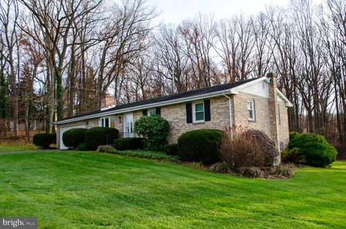 670 Dietz Rd, York, PA, 17402-7825 | Card Image