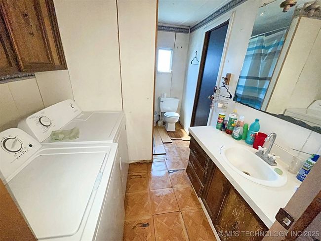 16246 E 647 Rd, House other with 2 bedrooms, 3 bathrooms and null parking in Tahlequah OK | Image 9
