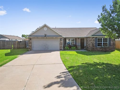 505 S Creek St, Skiatook, OK, 74070-1899 | Card Image