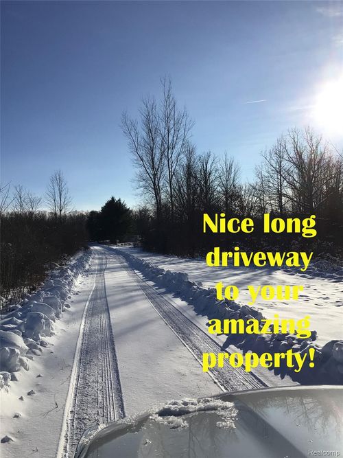 237 W Castle Rd, Fostoria, MI, 48435-9667 | Card Image