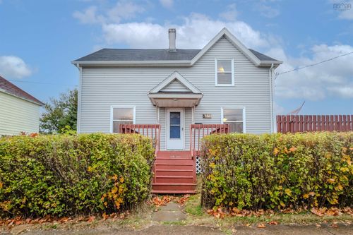 370 Hudson St, New Waterford, NS, B1H3P6 | Card Image