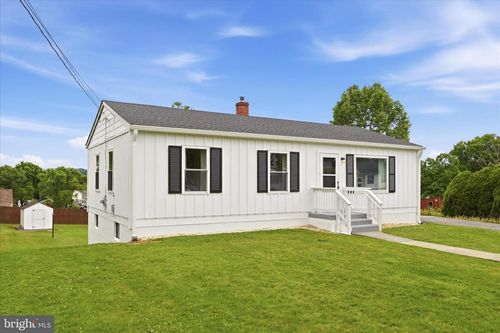 814 W 15th St, FRONT ROYAL, VA, 22630-2922 | Card Image