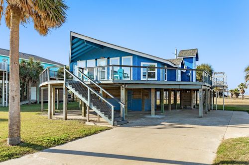 13135 Gulf Beach Dr, Freeport, TX, 77541-8210 | Card Image