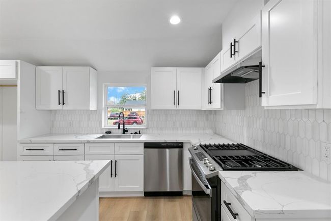 5610 Chapman St, House other with 2 bedrooms, 2 bathrooms and null parking in Houston TX | Image 9