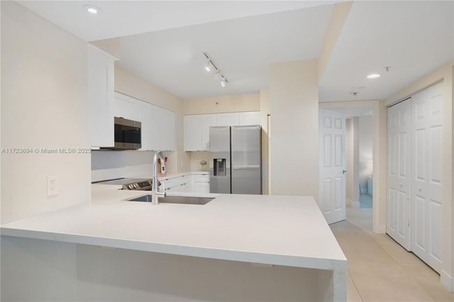 APT-704 - 1155 Brickell Bay Dr, Condo with 3 bedrooms, 2 bathrooms and null parking in Miami FL | Image 20
