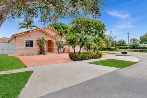 8915-8915 Nw 164th St, Miami Lakes, FL, 33018-6190 | Card Image