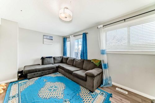 57-5520 1 Ave Se, Calgary, AB, T2A5Z7 | Card Image