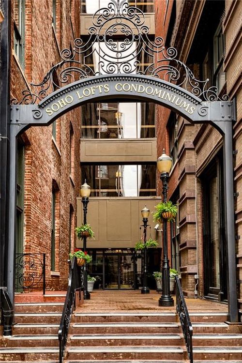 302-308 W 8th St, Kansas City, MO, 64105-1520 | Card Image