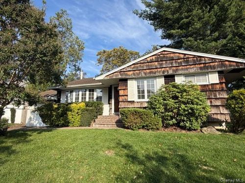46 Alexander Dr, Syosset, NY, 11791-4813 | Card Image