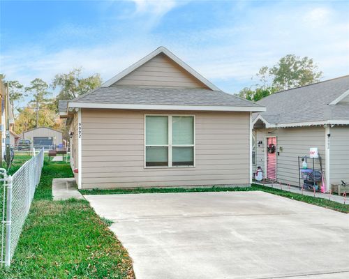 9992 Calendar St, Willis, TX, 77318-7236 | Card Image