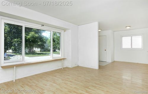 26138 Dartmouth St, Madison Heights, MI, 48071-3582 | Card Image