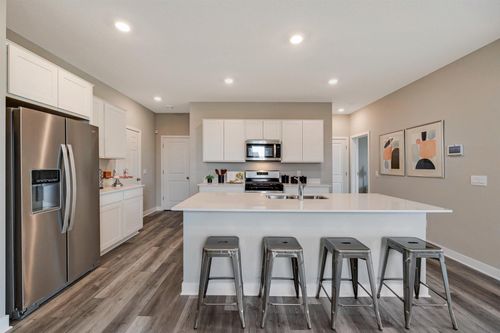 17021 Draper Way, Lakeville, MN, 55044-5701 | Card Image
