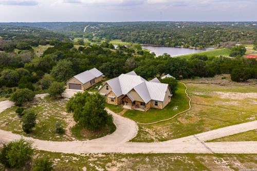 195 Kamira Dr N, Kerrville, TX, 78028-8887 | Card Image