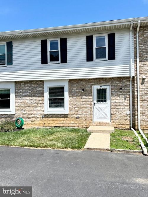 15 W Chestnut St, Macungie, PA, 18062-1005 | Card Image