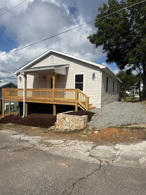 352 Middle St, Fries, VA, 24330 | Card Image