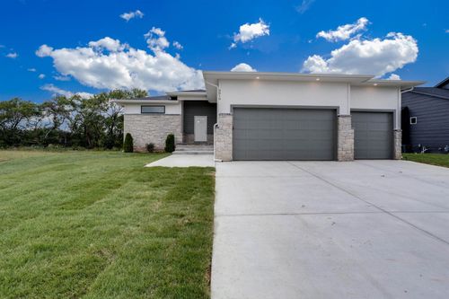 9010 E 33rd Cir S, Wichita, KS, 67210-7501 | Card Image