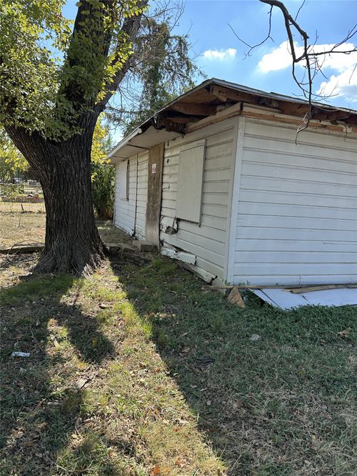 2435 Iroquois St, Dallas, TX, 75212-5628 | Card Image