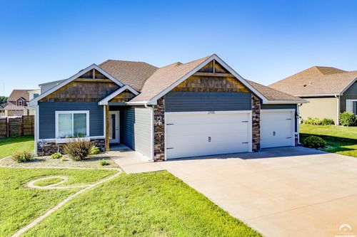 2705 Chasehire Dr, Lawrence, KS, 66046-4511 | Card Image