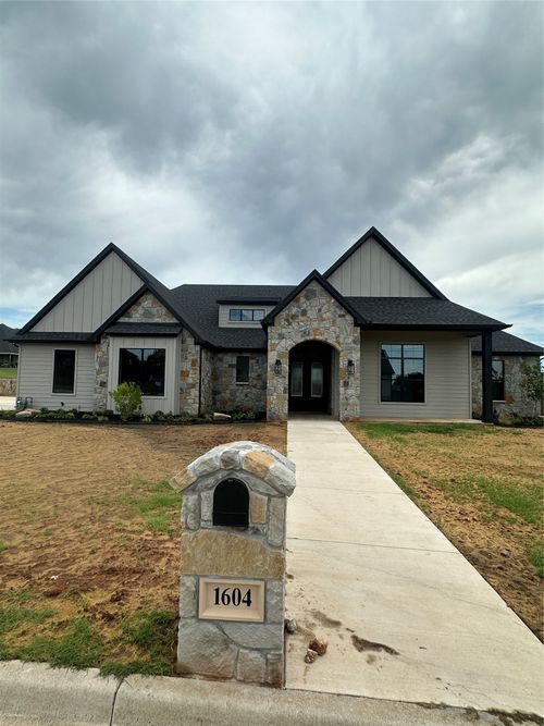 1604 N Mason, Bowie, TX, 76230 | Card Image