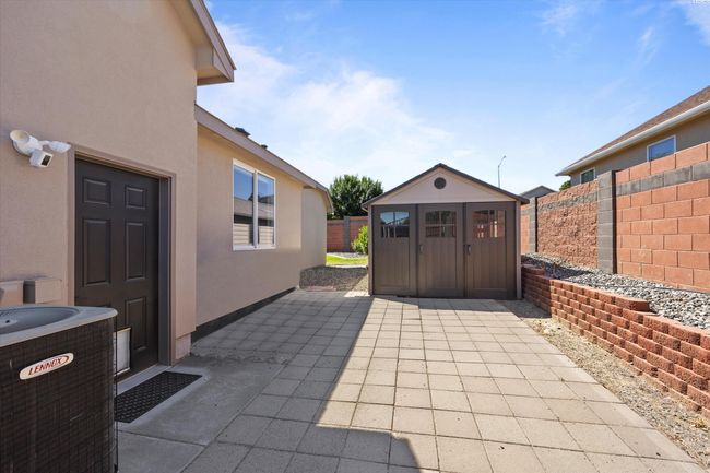 586 Lodi Loop, Home with 4 bedrooms, 3 bathrooms and null parking in Richland WA | Image 5