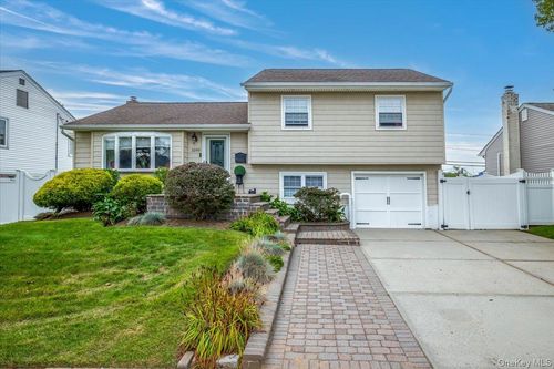 3199 Ilene Ln, Levittown, NY, 11756-2813 | Card Image