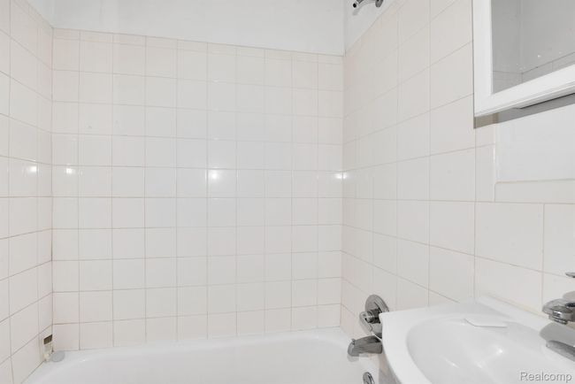 3164 Hanley St, Home with 0 bedrooms, 4 bathrooms and null parking in Hamtramck MI | Image 20